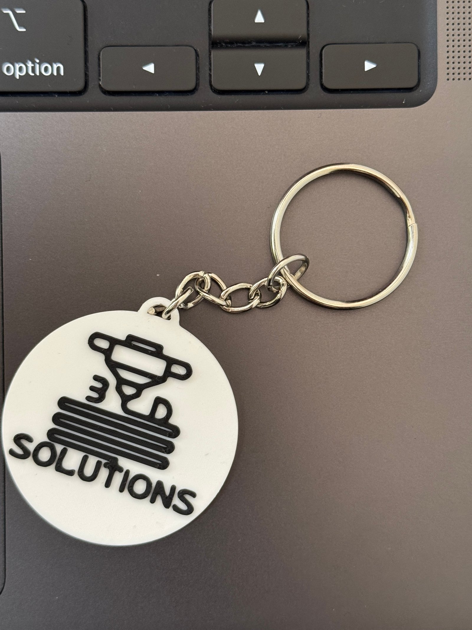 Llavero con logo + chip NFC